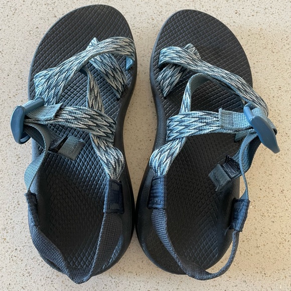 Womens Chaco’s Size 7 Blue Chevron Pattern - Picture 2 of 7